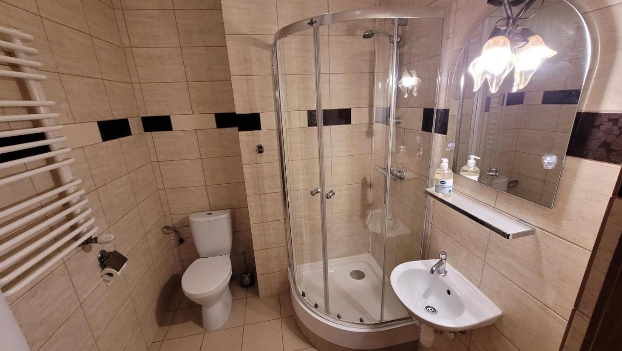 Zlota Roza Hotel Sedziszow Екстериор снимка
