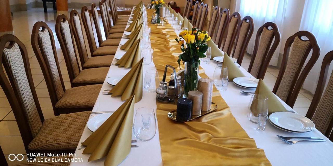 Zlota Roza Hotel Sedziszow Екстериор снимка