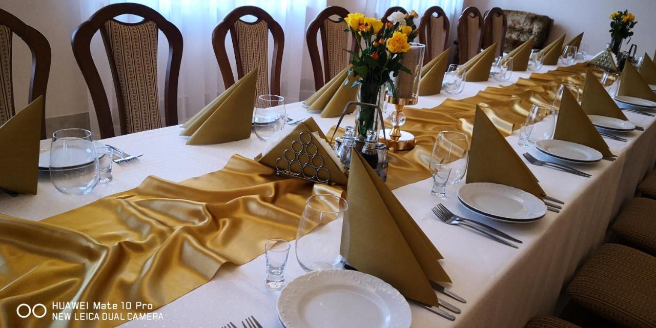 Zlota Roza Hotel Sedziszow Екстериор снимка