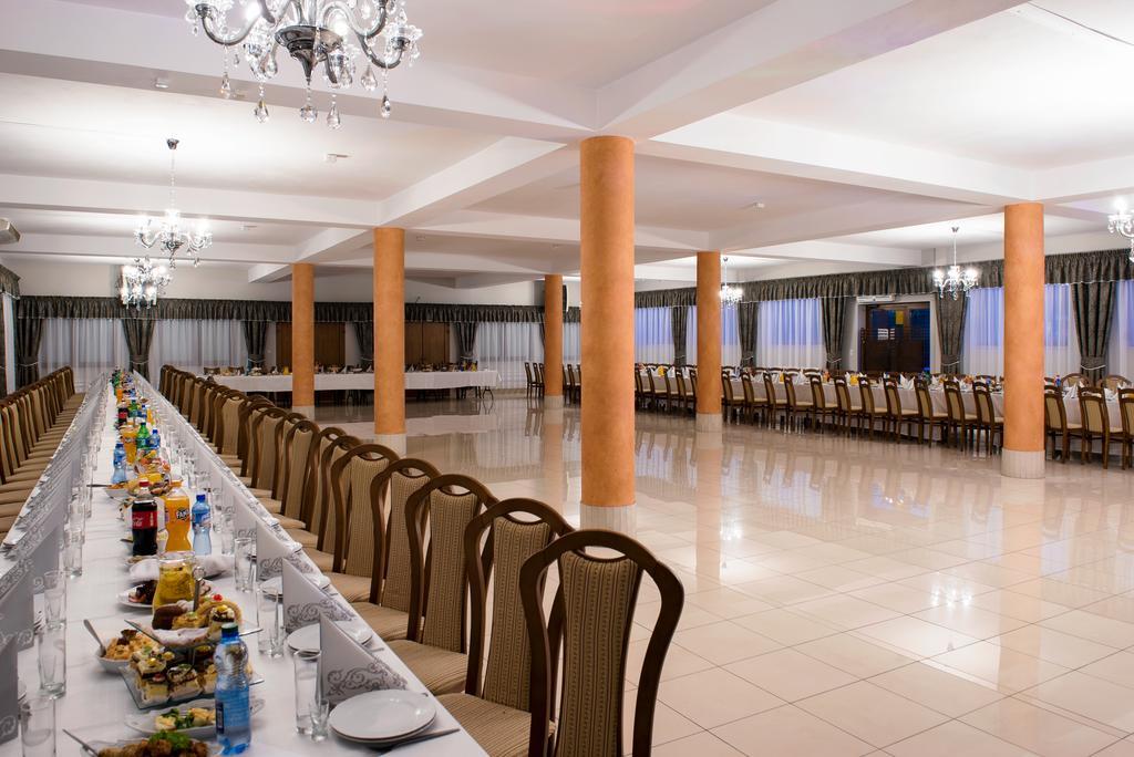 Zlota Roza Hotel Sedziszow Екстериор снимка